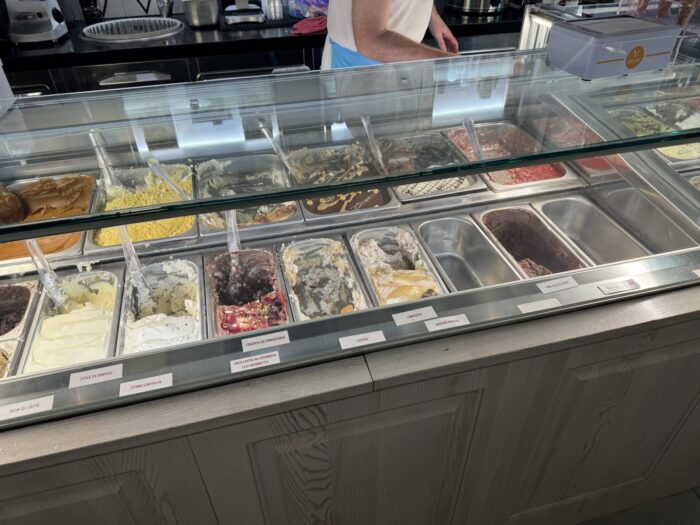 valenti naples gelato shop 700x525