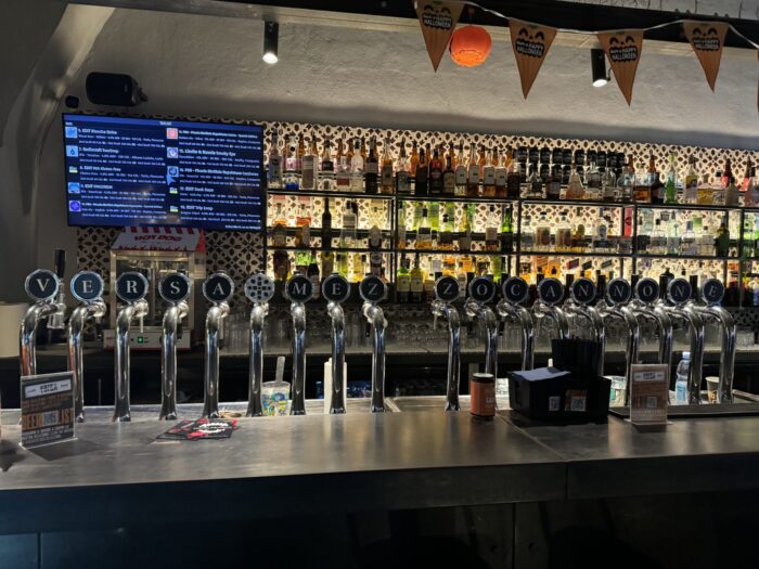 versa bar craft beer naples 700x525