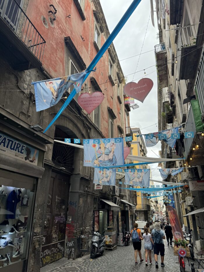 centro storico naples things to do 700x933
