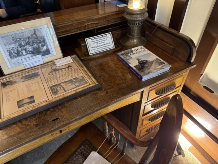 istanbul railway museum desk 700x525