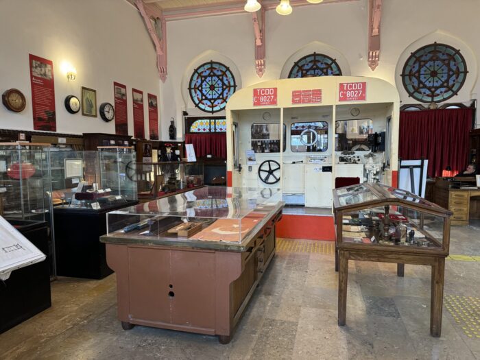 istanbul railway museum exhibits train engineer cabin chubby cheeks 8000 700x525
