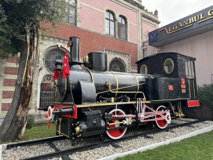 istanbul railway station sirkeci train 700x525