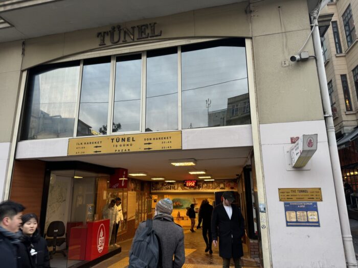 istanbul tunel entrance karakoy 700x525