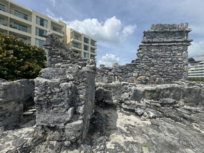 mayan ruins cancun yamil luum scorpions temple 700x525