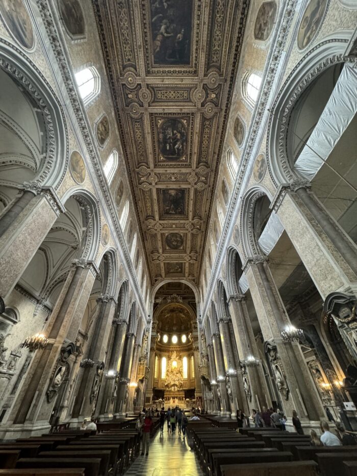 napoli duomo cattedrale metropolitana di santa maria assunta 700x933