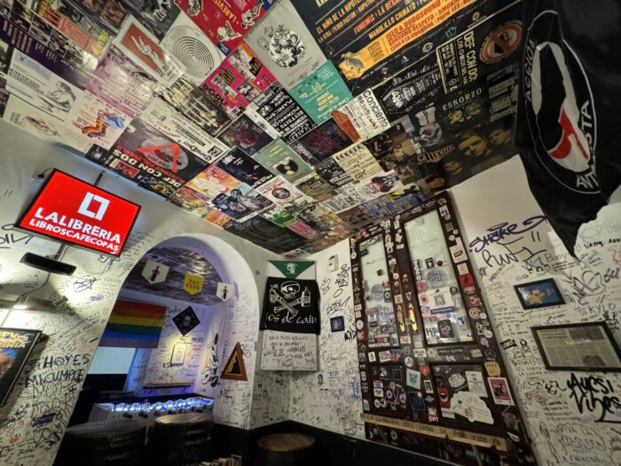 la libreria rock bar jerez 700x525