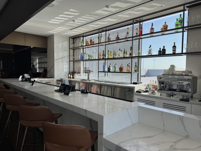 air canada maple leaf lounge sfo bar 700x525