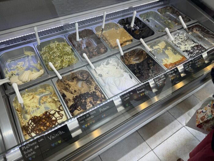 bajo 0 helados artesanos cadiz ice cream shop 700x525