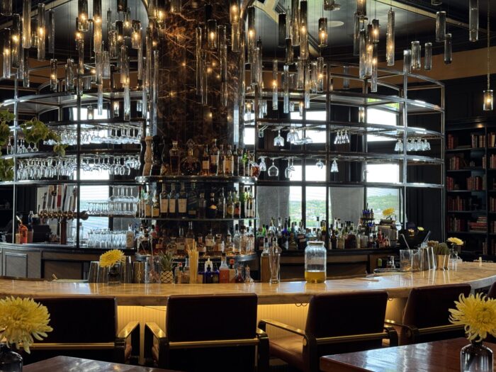 bar 1608 fairmont le chateau frontenac quebec city cocktail bar 700x525