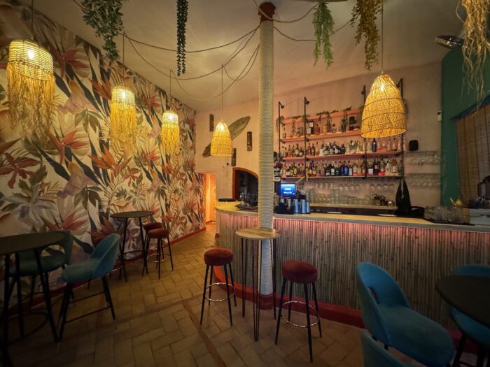 2 Great Cocktail Bars in Cádiz, Spain cocteleria merykele best cocktail bars cadiz 700x525