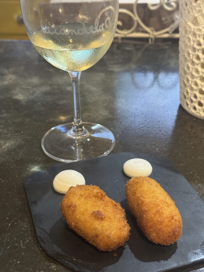 la candela cadiz wine bar restaurant 700x933