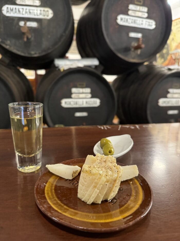 taberna la manzanilla cadiz wine bar sherry 700x933