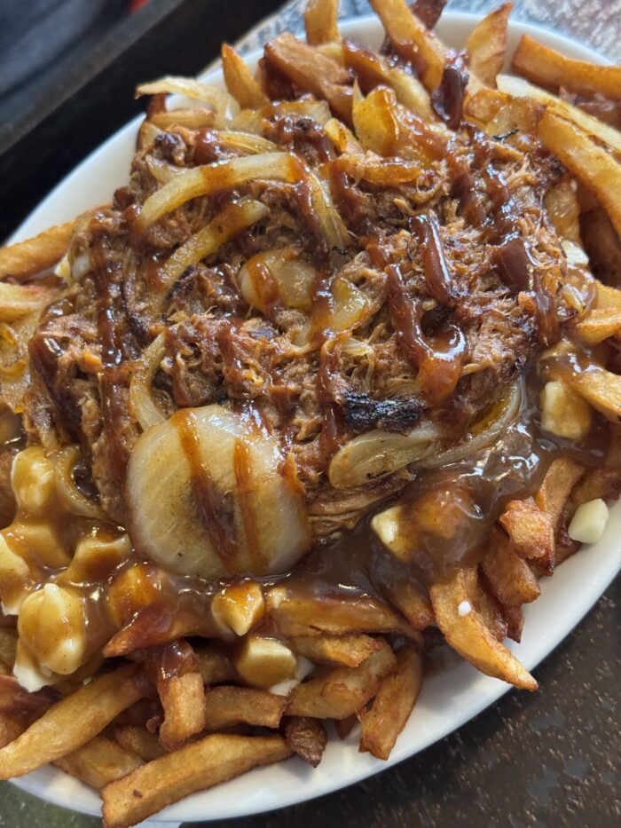 frite alors pulled pork poutine quebec city 700x933