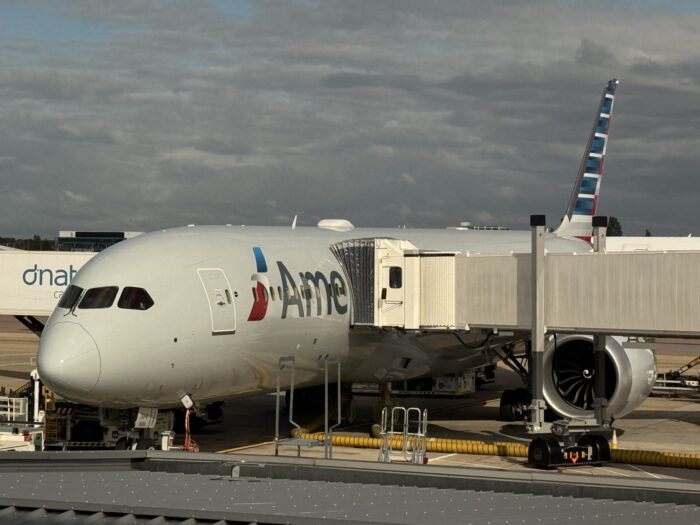 american airlines boeing 787 9 700x525