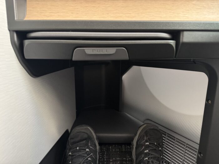 american airlines flagship suite footwell 700x525
