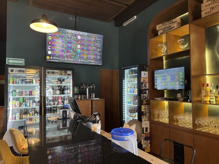 10 Great Places for Craft Beer In Mérida, Mexico beer lovers mid craft beer bar merida taproom 700x525