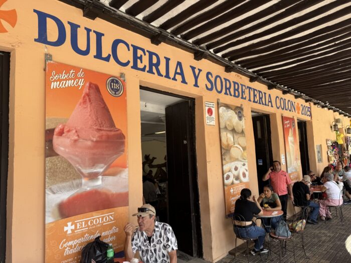 el colon sorbeteria merida ice cream shop 700x525