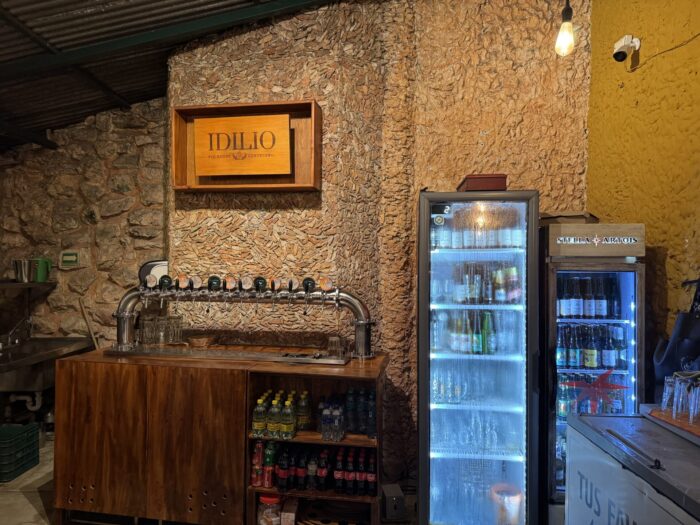 idilio folklore cervecero valladolid taproom beer bar 700x525