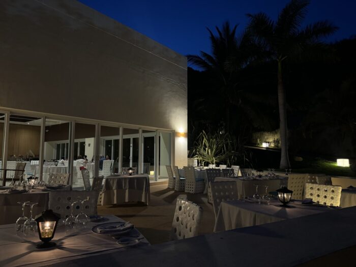 What It's Like To Eat & Drink At An All-Inclusive Resort In Oaxaca, Mexico secrets huatulco all inclusive restaurants dinner oceana 700x525