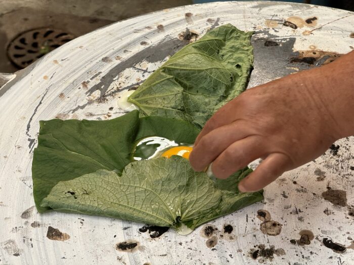 huevo al comal oaxaca 700x525