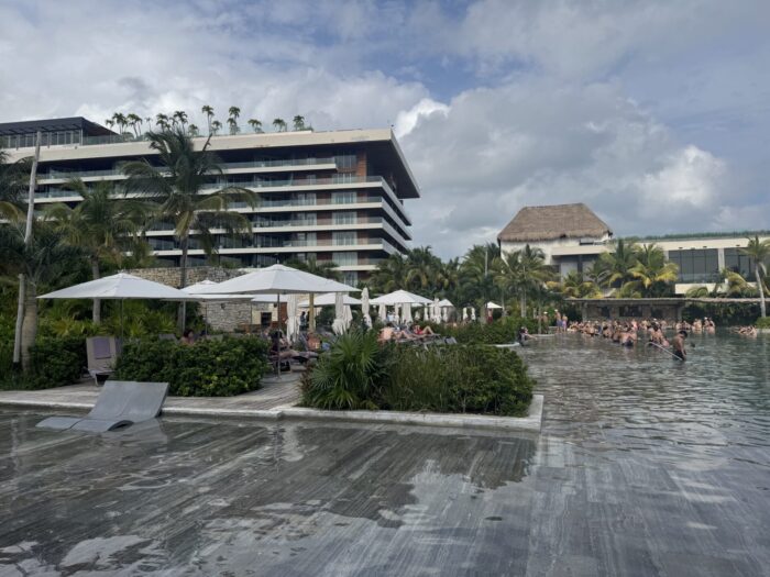Secrets Moxché Resort Restaurants & Bars Review secrets moxche sugar reef swim up bar main pool 700x525