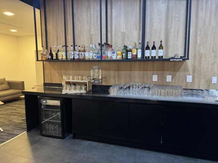 vip lounge los cabos sjd terminal 1 drinks spirits 700x525