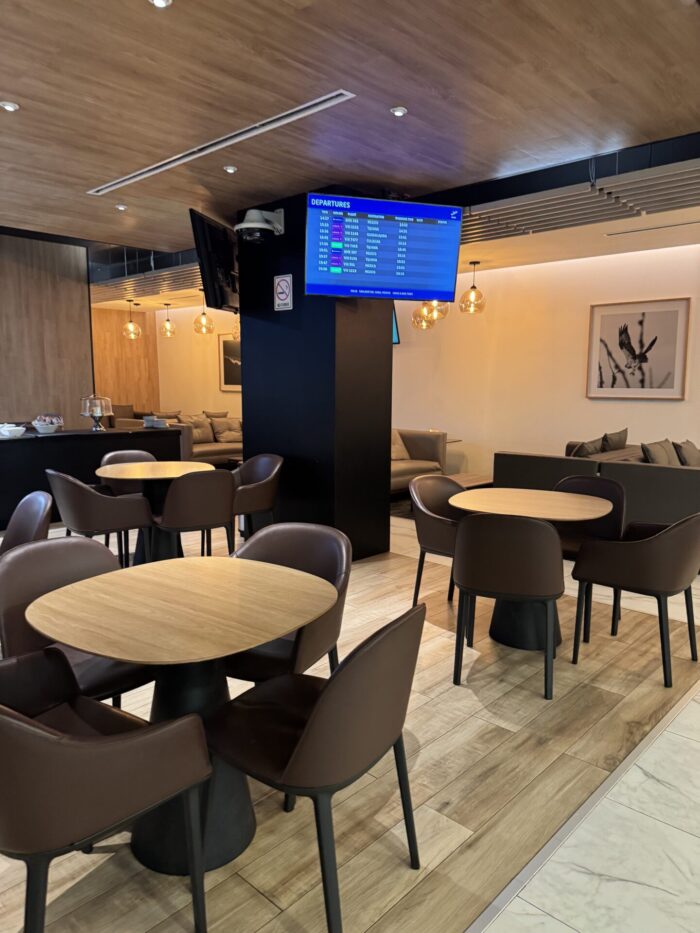 vip lounge los cabos sjd terminal 1 tables departure screen 700x933